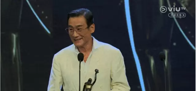 梁家辉第五次获香港电影金像奖最佳男主角,廖子妤凭《像我这样的爱情》首封影后 | 现场图 梁家辉第五次获香港电影金像奖最佳男主角,廖子妤凭《像我这样的爱情》首封影后 | 现场图