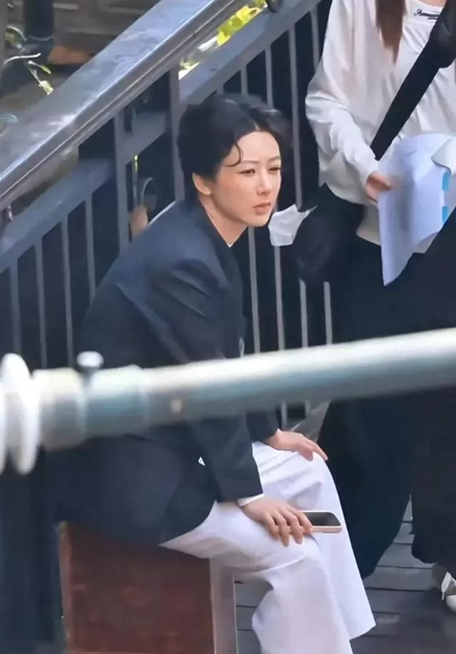 杨紫新剧路透曝光 董竹君角色造型与体态细节获关注 | 现场图