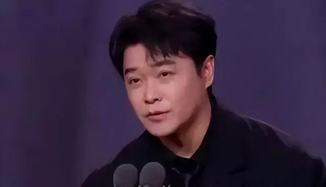 陈思诚《唐探3》45.23亿票房未鞠躬，《10间敢死队》6000万票房路演频鞠躬 | 现场图
