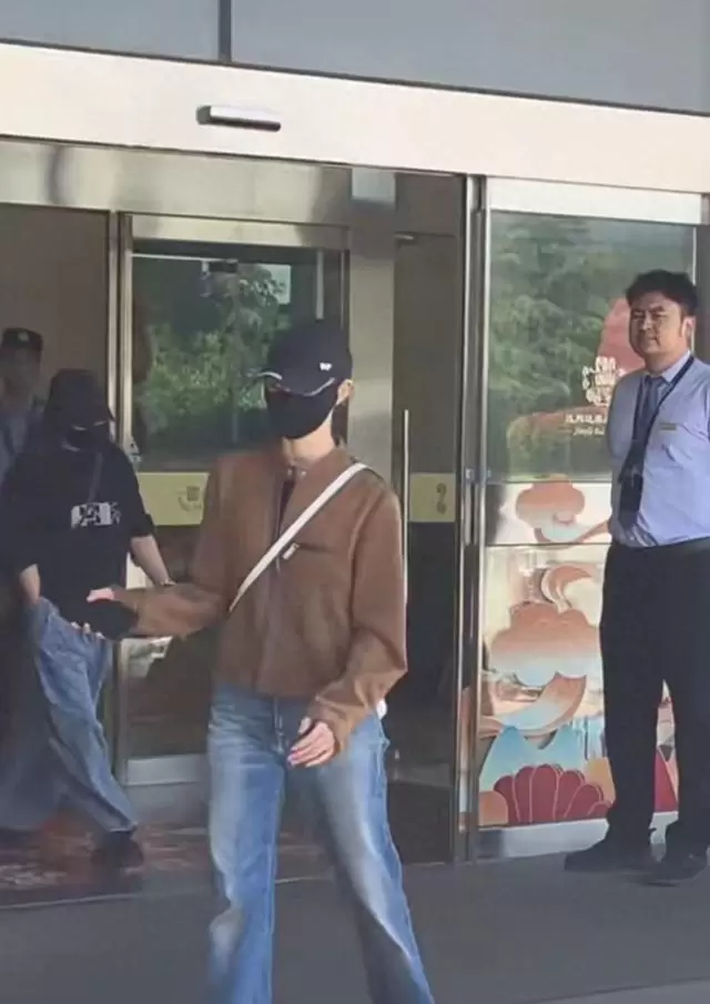 刘浩存西安亮相《主角》首映礼，饰演秦腔名伶忆秦娥 | 现场图