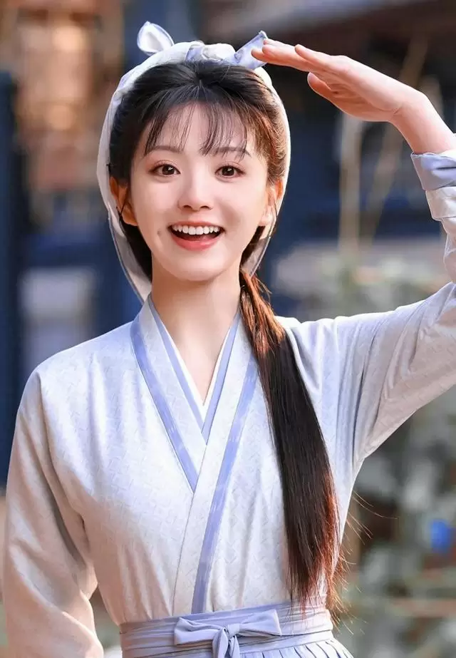 田曦薇孙珍妮确认双女主合作《青风吹又生》聚焦职场成长线 | 现场图