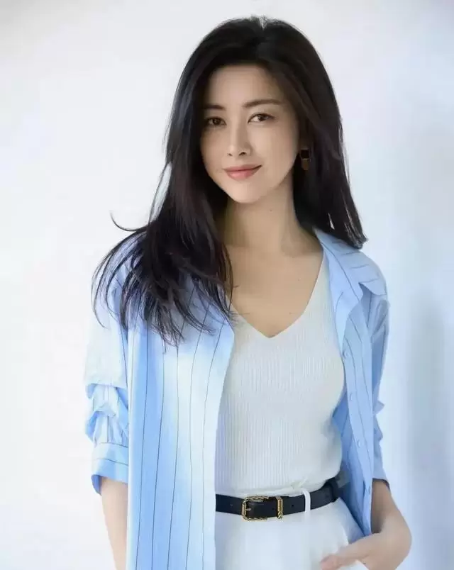 朱珠回应网购被客服认出称“你说我是蜜语我就是蜜语” | 细节速览