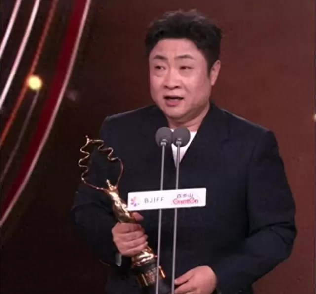 乔杉凭《森中有林》获天坛奖最佳男配角，致谢妻子冒充经纪人多年 | 现场图