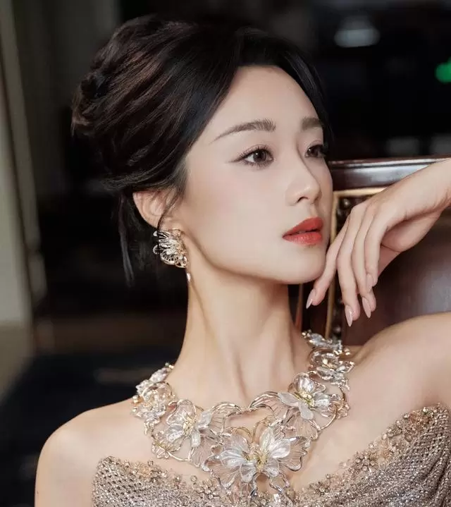 王小亿《云渺》破50亿播放，短剧女演员流量化生存引业内关注 | 细节速览
