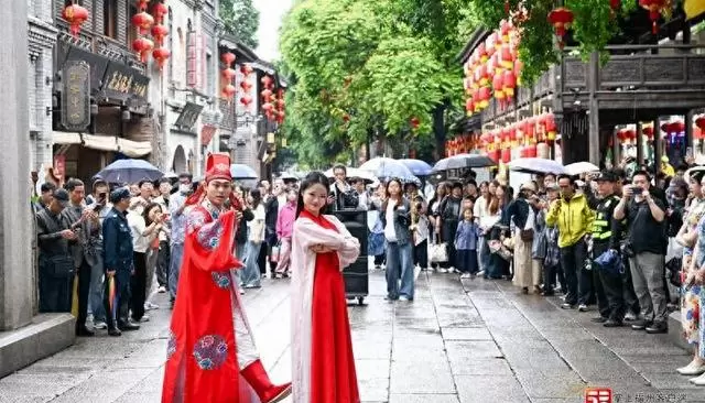 福州“电影+”试点启动五一商圈联动，票根可兑餐饮折扣 | 现场图